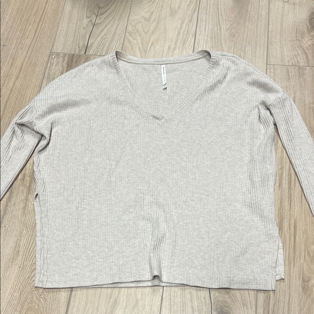 Aritzia cream/Gray The Group by Babaton Traverse Longsleeve